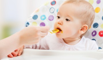 Mammacita® Cuillère bébé - Cuillère en silicone pour bébés et enfants -  Cuillère pour bébés de 4 mois, aliments complémentaires accessoires pour  bébés, bouillie de bébé, nourriture complémentaire : : Bébé et  Puériculture